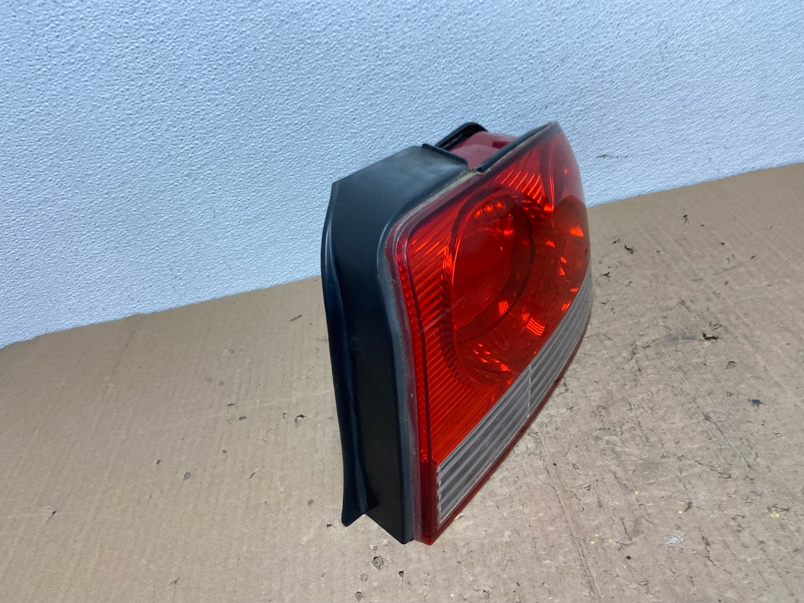 2002 - 2005 Hyundai Sonata Right Passenger RH Side Tail Light OEM AC0324 LK2