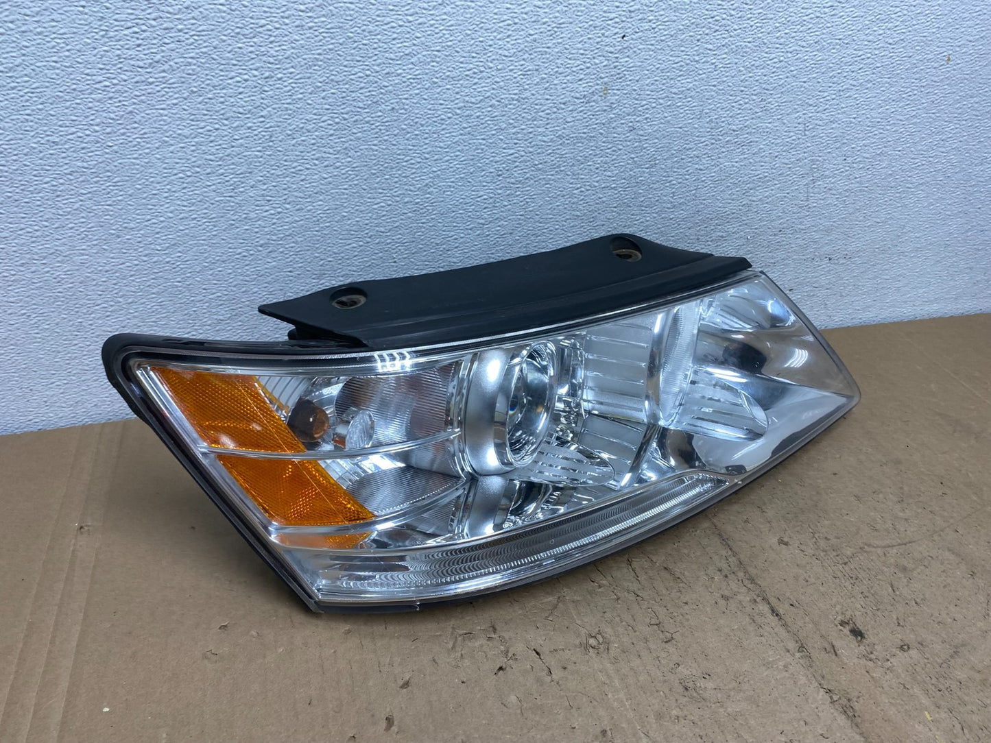 2009 to 2010 Hyundai Sonata Right Passenger RH Side Headlight Halogen AC6076 DW2