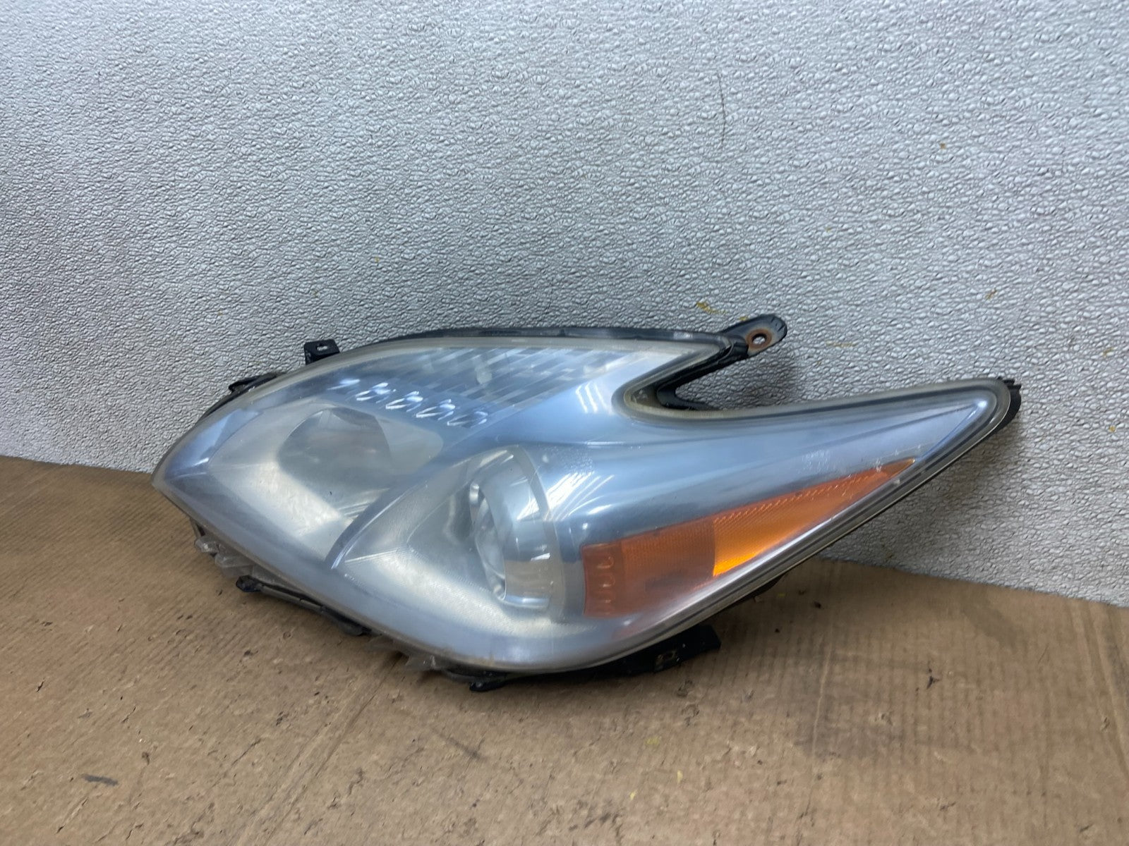 2010 - 2011 Toyota Prius Left Driver LH Blue Halogen Headlight Oem AA6917 DW1
