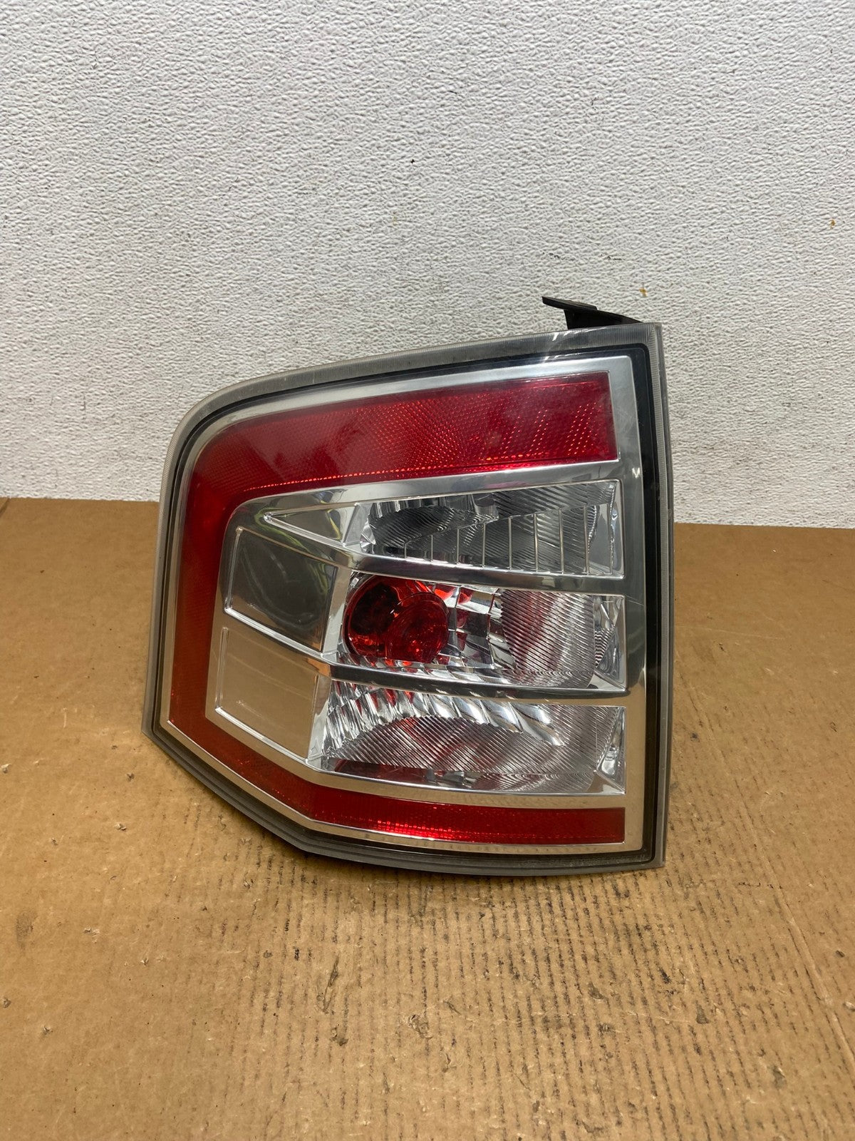 2007 to 2010 Ford Edge Tail light Left Driver Side AE0302 LK0