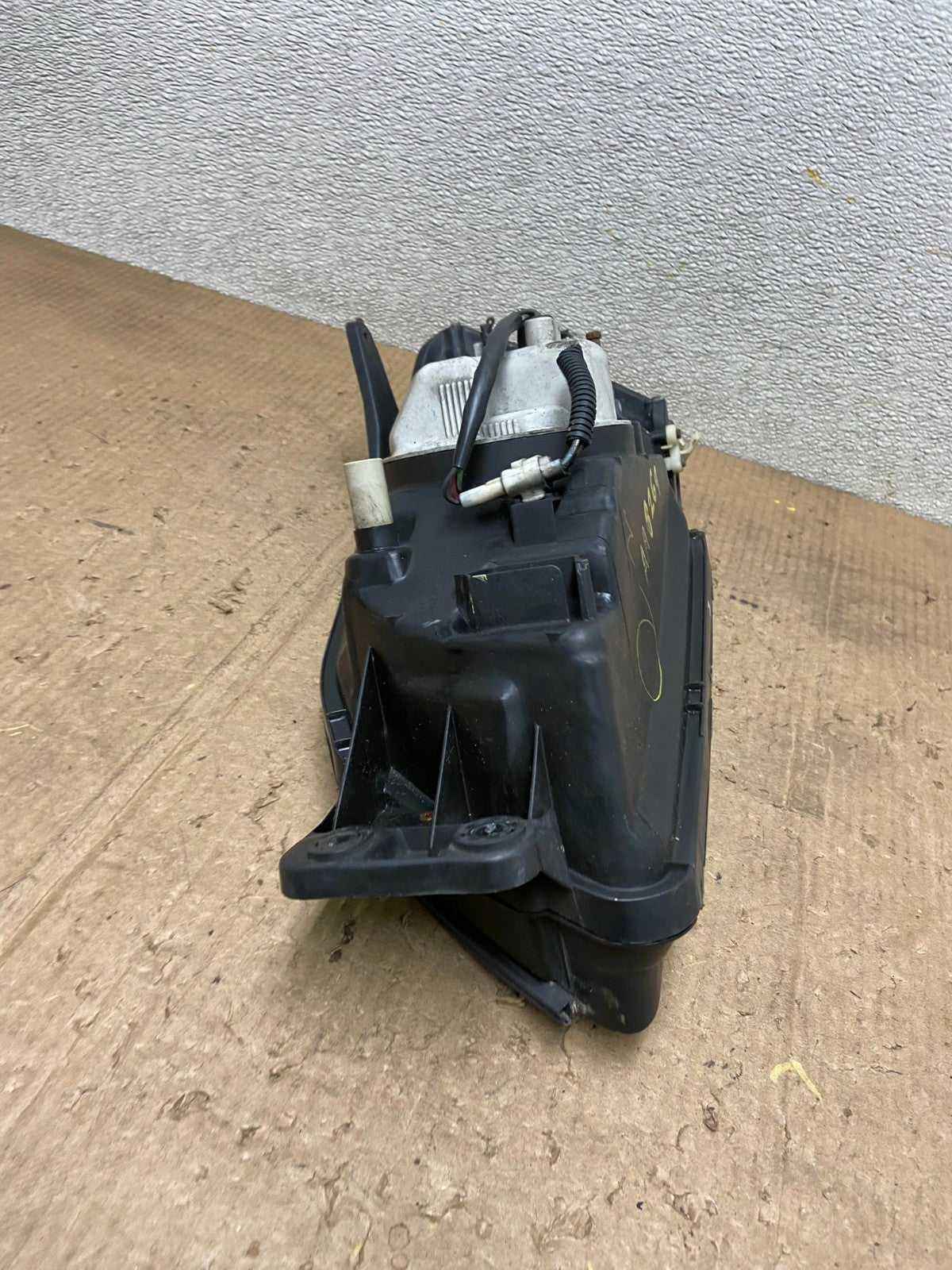 2001 to 2004 Subaru Legacy Outback Right Passenger Rh Headlight Oem AA8269 DW8