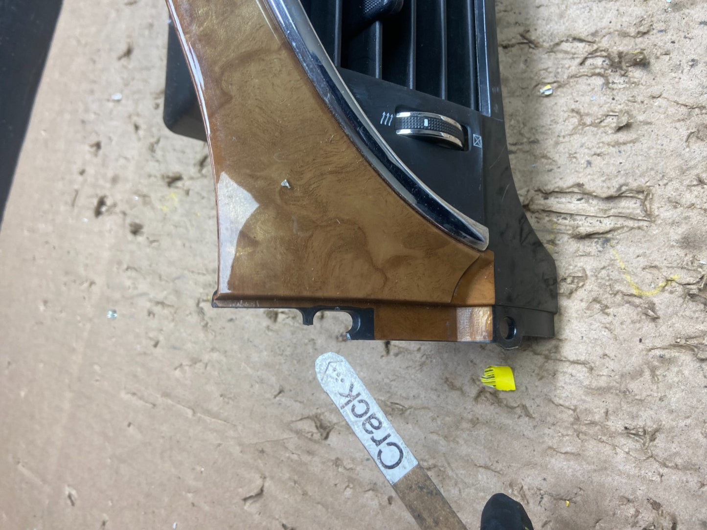 2008 to 2017 Buick Enclave Dash Center Clock Bezel Air Vent Trim Oem T8797 DG2