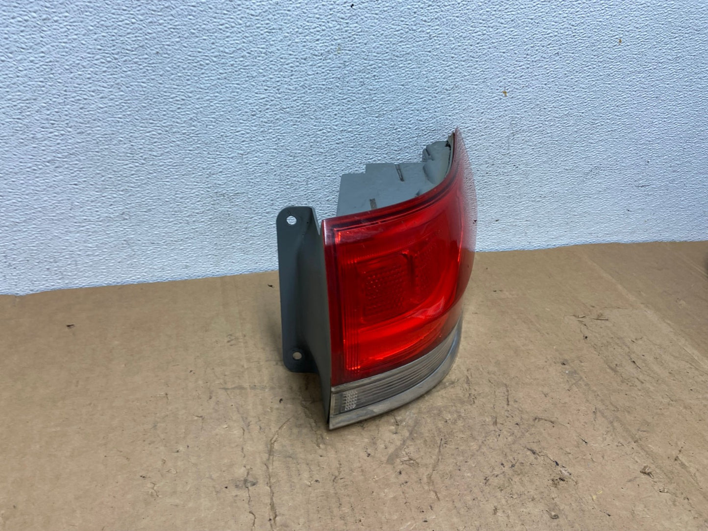 2014 - 2018 Jeep Grand Cherokee Right Passenger Rh Side Tail Light AD1374 LK2