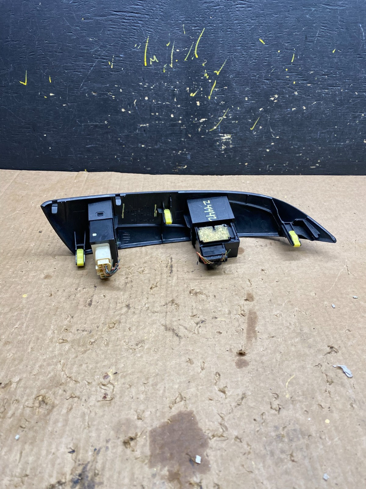 2004 to 2010 Toyota Sienna Left Side Climate Switches Bezel Trim OEM z4442 DG3