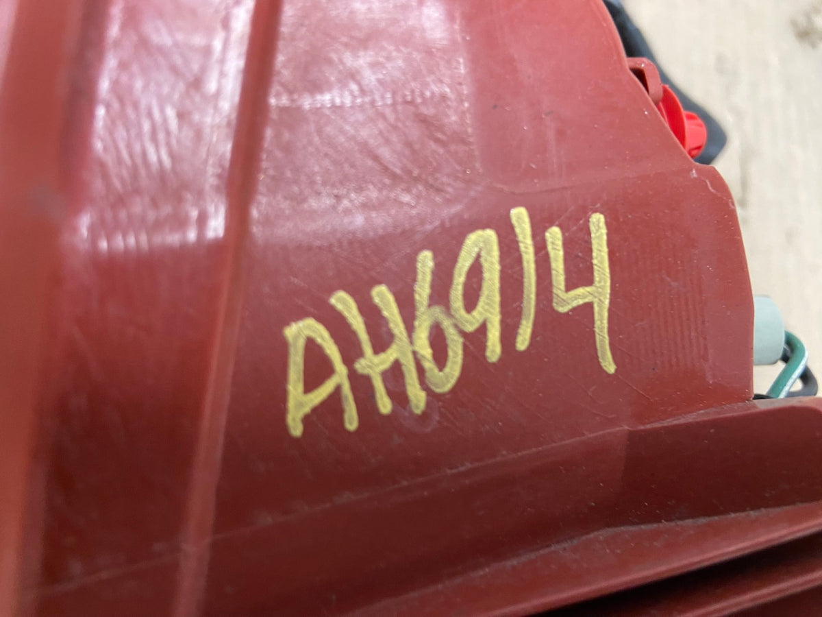 2008 to 2012 Infiniti Ex35 Right Passenger Side Tail Light Inner AH6914 LK6