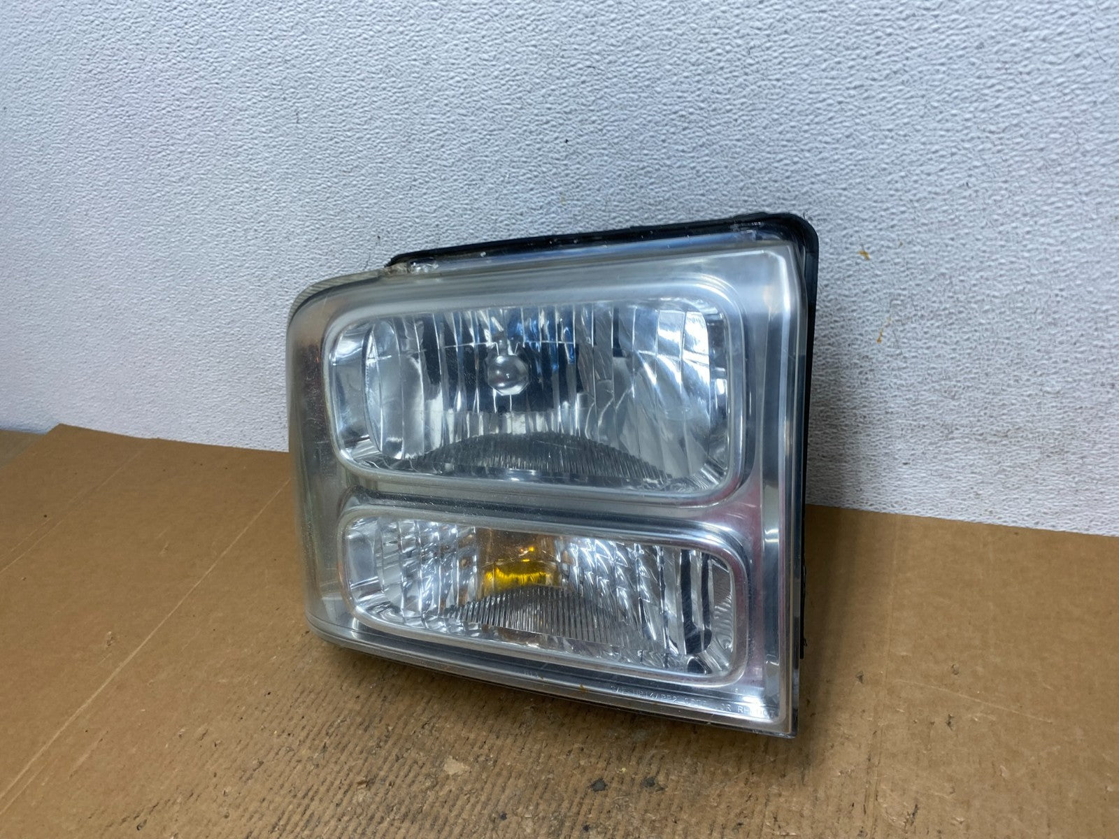 2005-2007 Ford F-250 F250 Super Duty Right Passenger RH Side Headlight AE2593 DW1