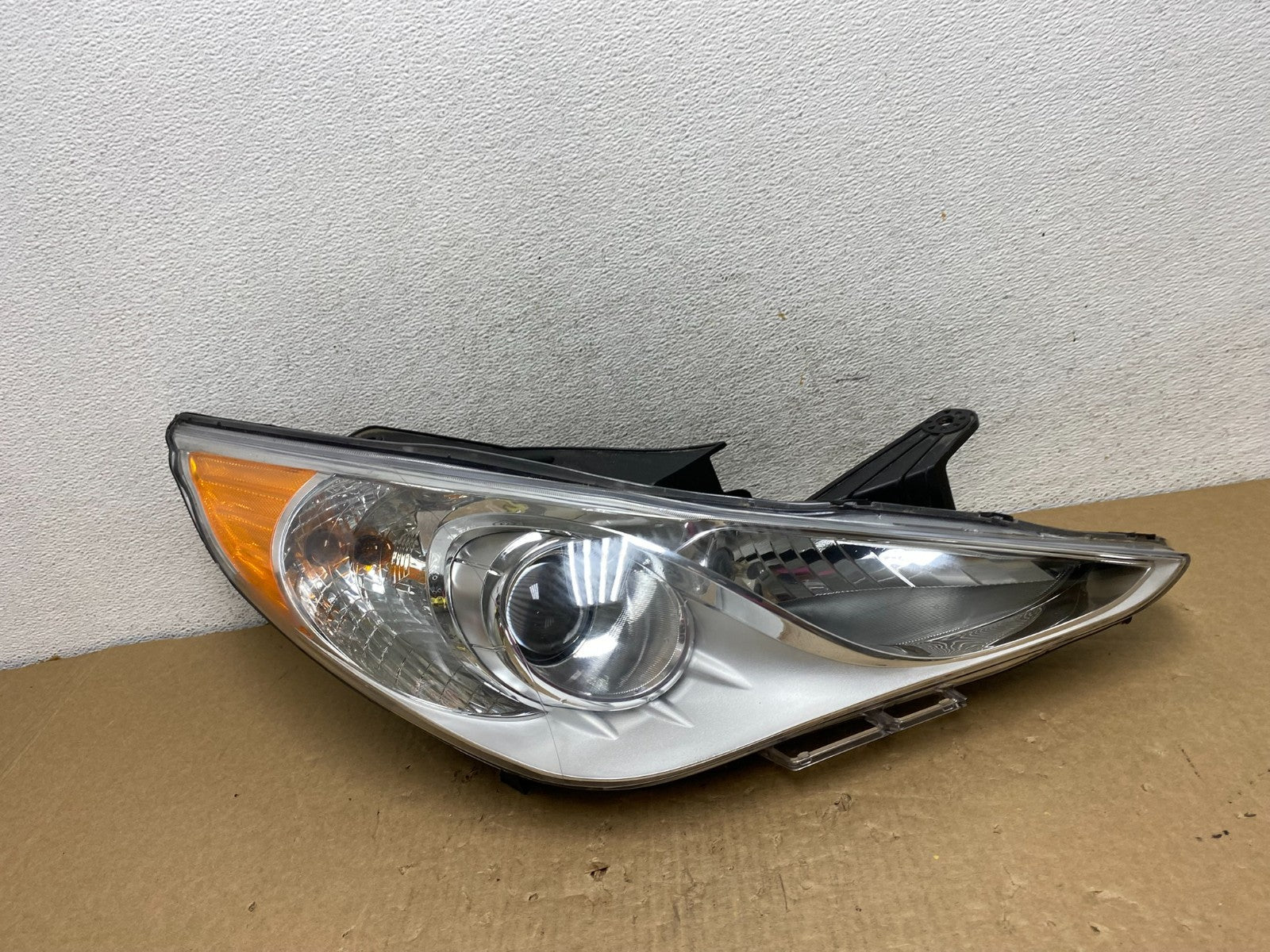 2011 - 2014 Hyundai Sonata Right Passenger Rh Side Headlight Halogen AF7423 DW0