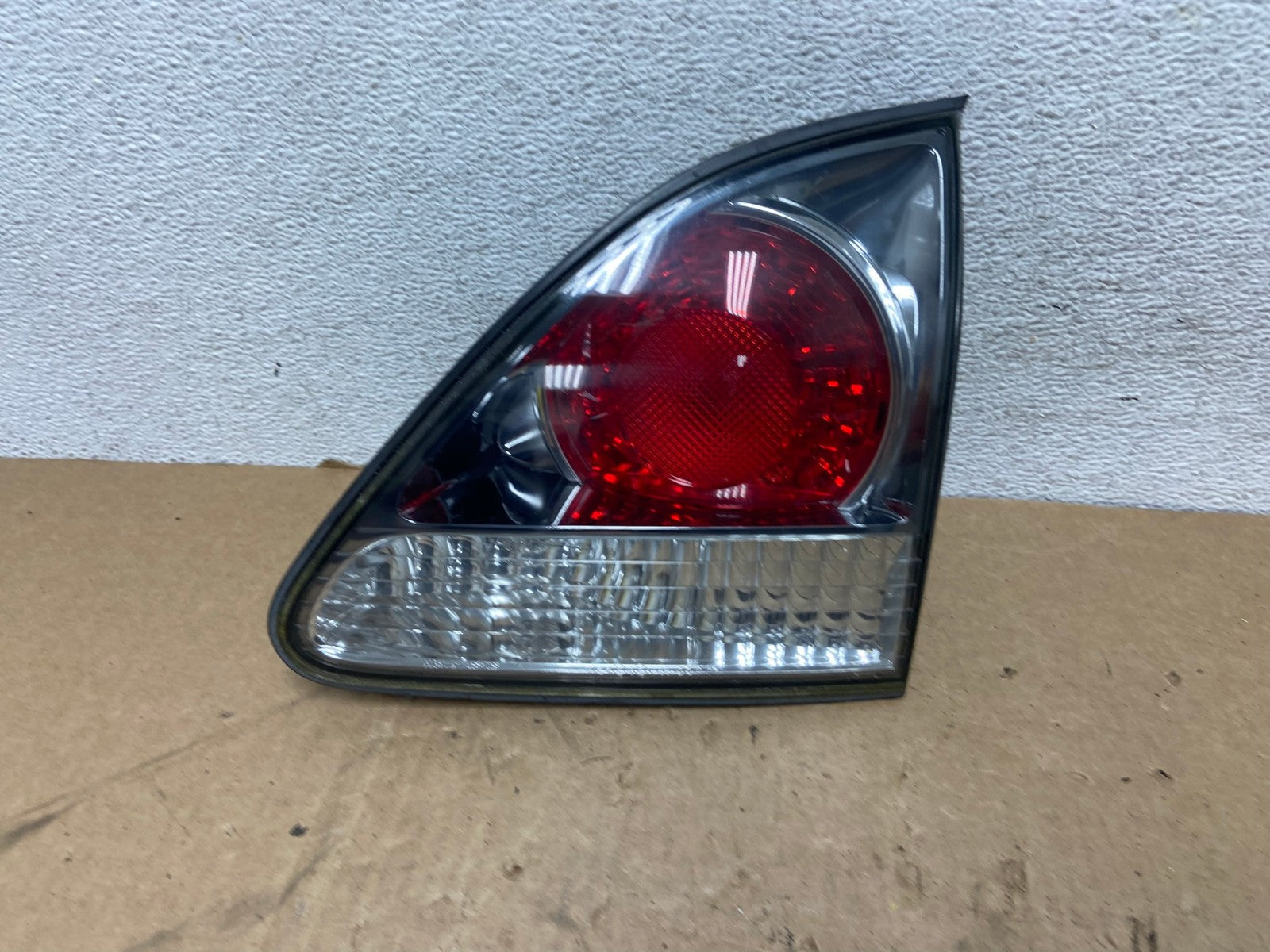 2000-2003 Lexus RX300 Right Passenger Side Rear Inner Tail Light AG1062 LK0