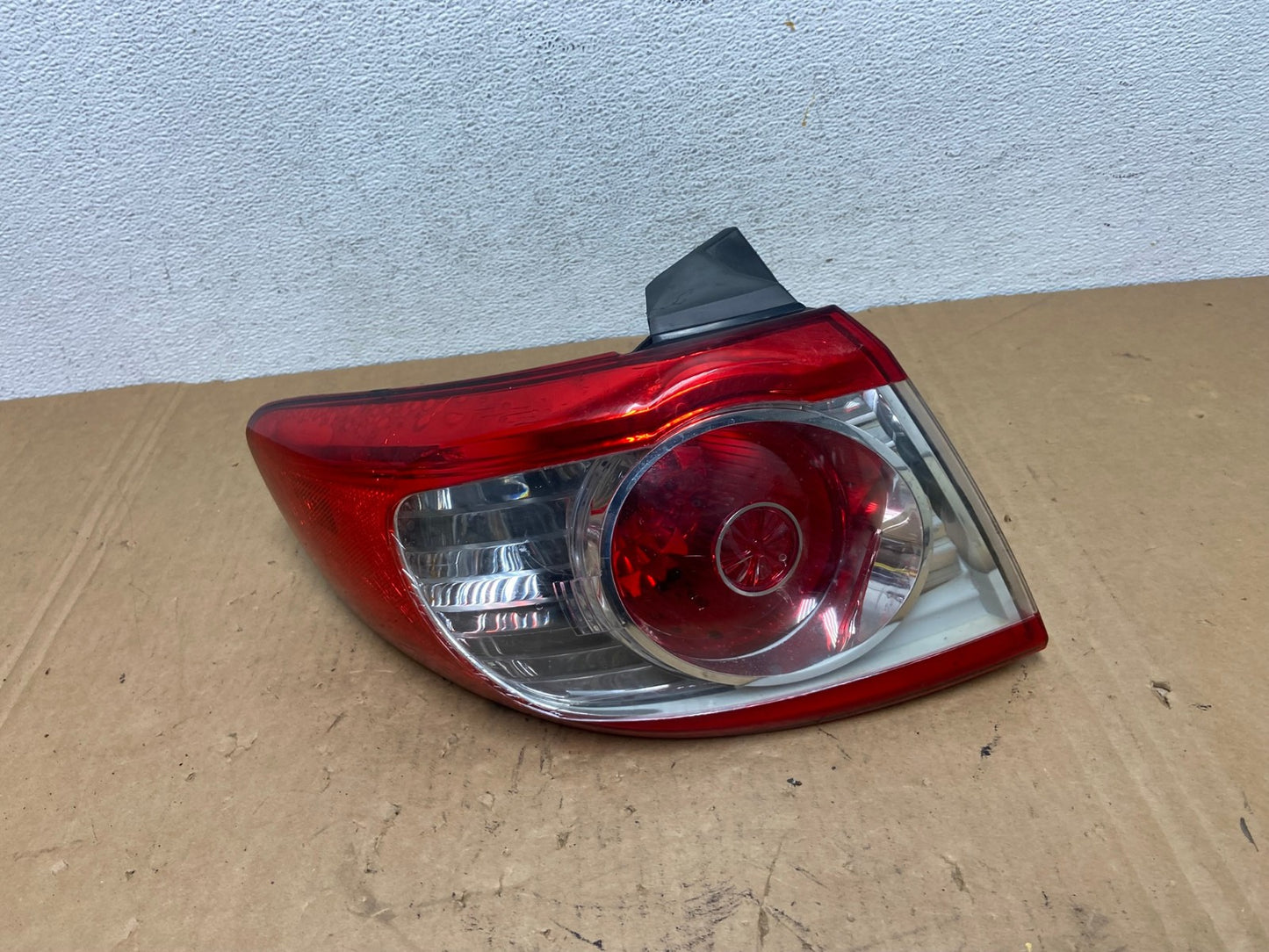 2010 to 2012 Hyundai Santa Fe Left Driver Side LH Tail Light AD3122 LK0
