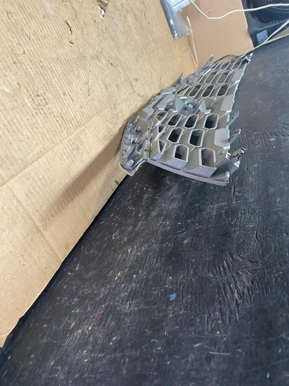 2008 to 2009 Nissan Altima Coupe Front Upper Grill Grille OEM R7889 DG9