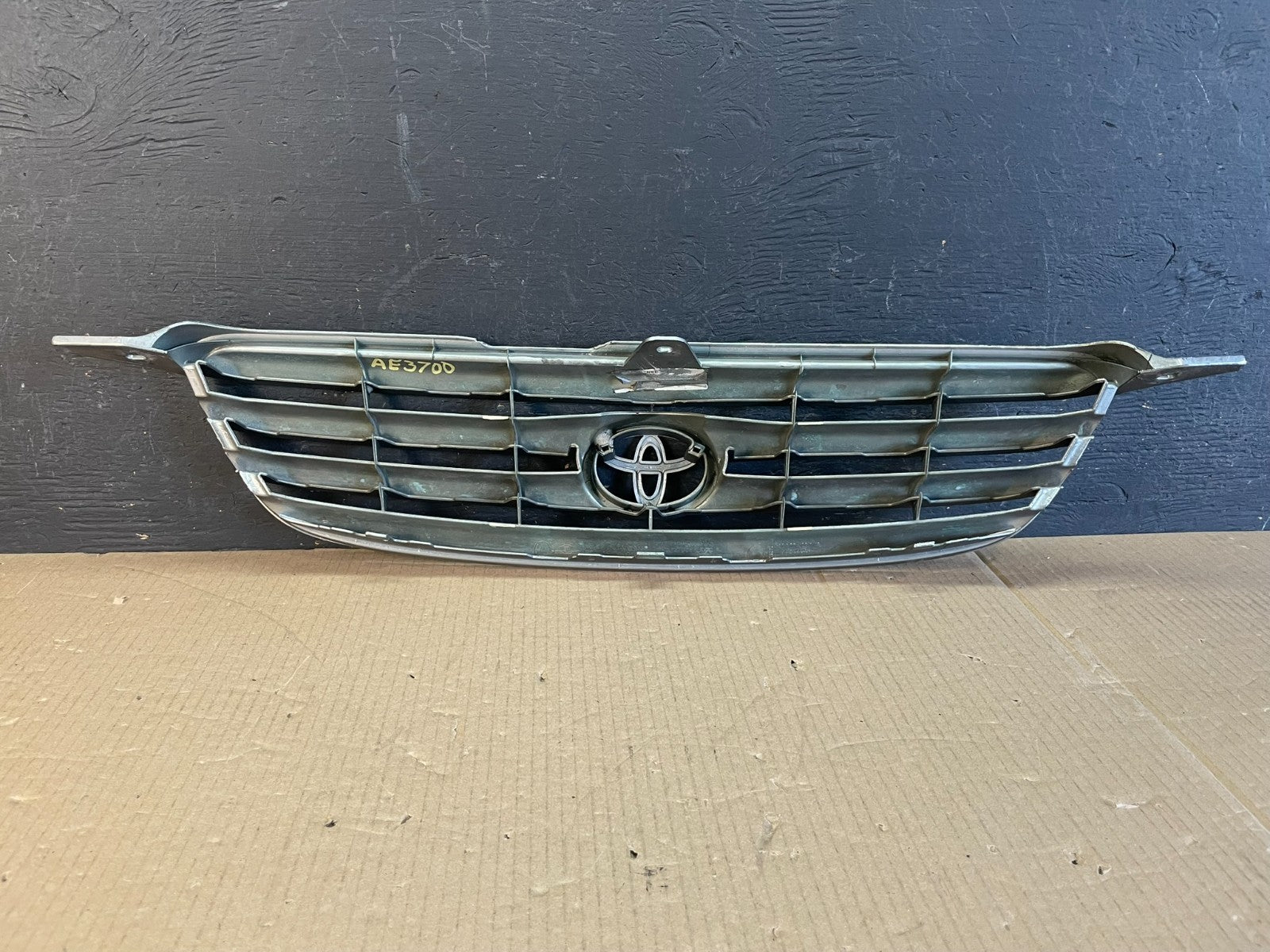 2003 to 2004 Toyota Corolla Front Upper Grill Grille Aftermarket AE3700 DG3