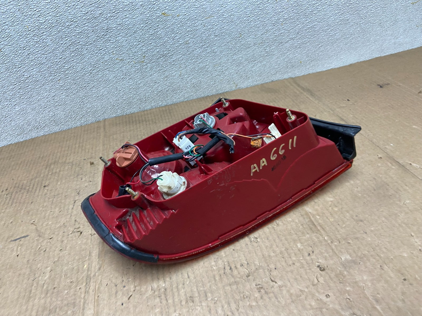 2002 to 2005 Hyundai Sonata Right Passenger Side Tail Light AA6611 LK5
