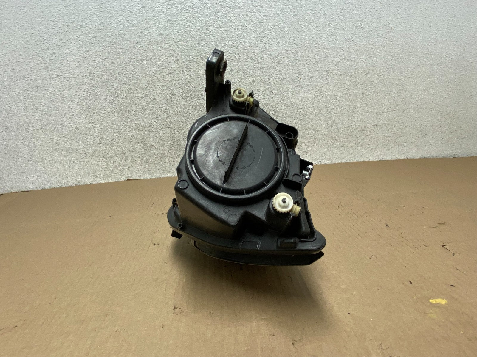 2012 to 2018 Volkswagen Tiguan Right Passenger RH Halogen Headlight AG7913 DW7