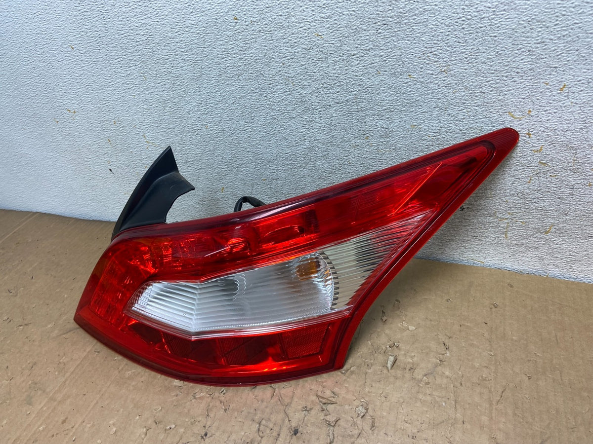 2009 2010 2011 Nissan Maxima Right Passenger RH Side Tail light AI9379 LK1