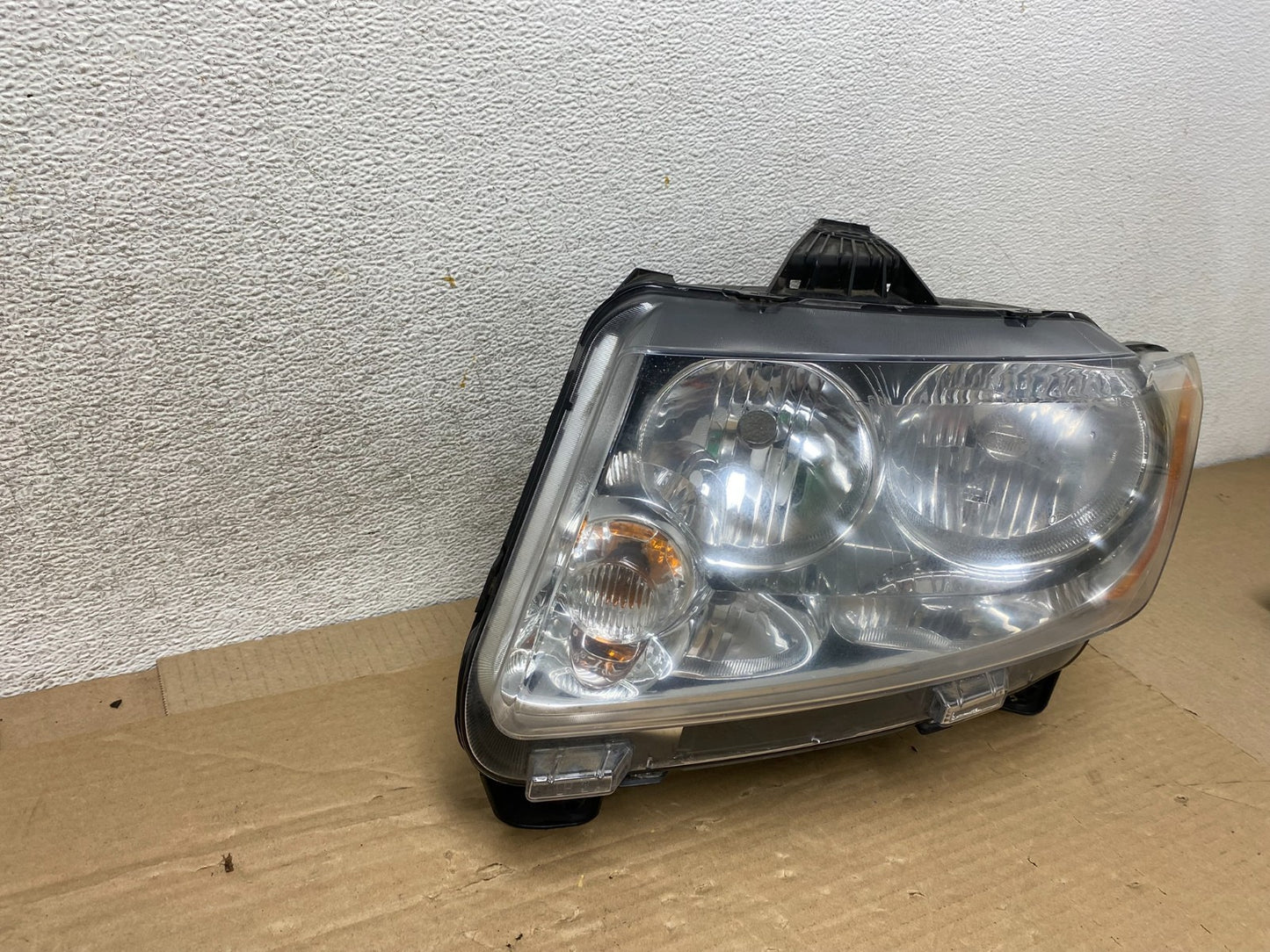 2011 to 2013 Jeep Grand Cherokee Halogen Left Driver Lh Headlight AG8328 DW1