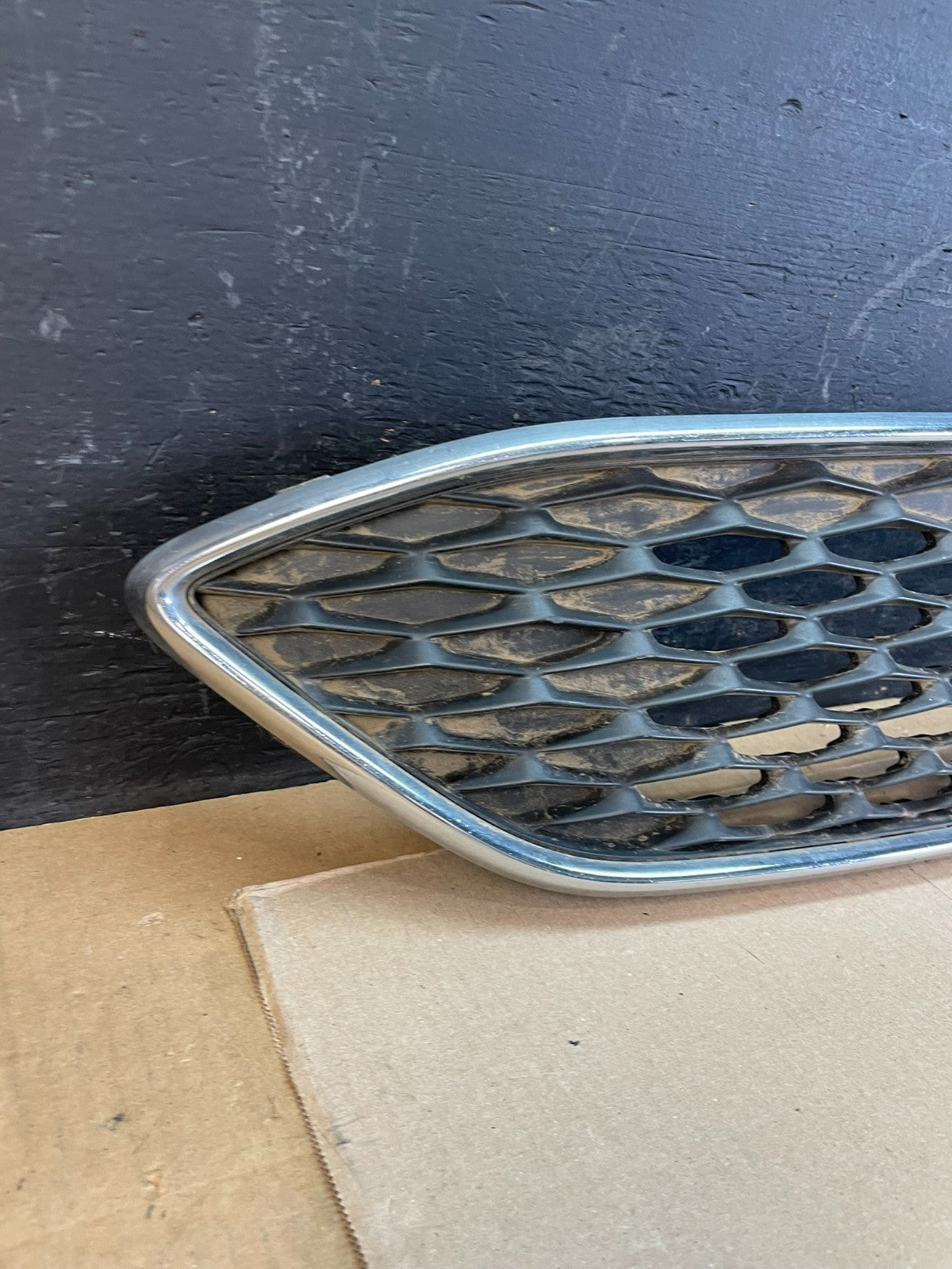 2015 to 2018 Ford Focus Front Upper Grille Grill  Oem z3334 DG2