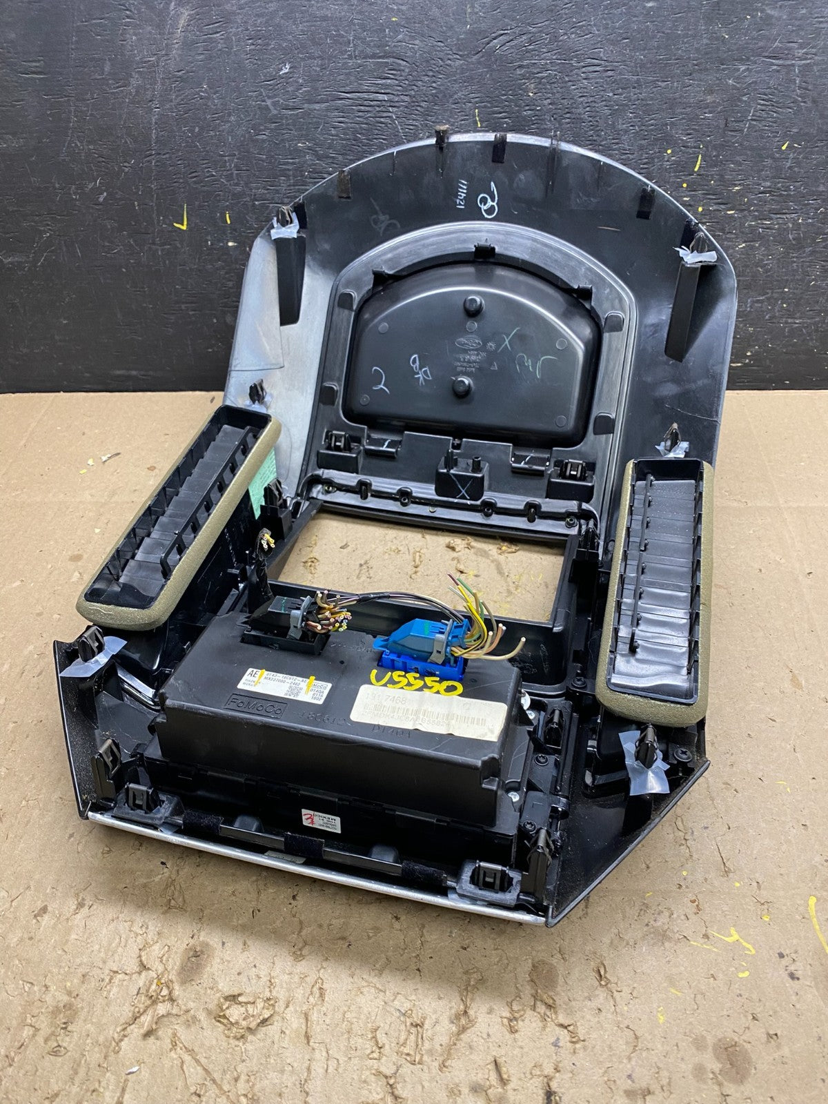 2007 - 2010 Ford Edge Heater Climate Control Radio Control Dash Bezel U5550 DG6