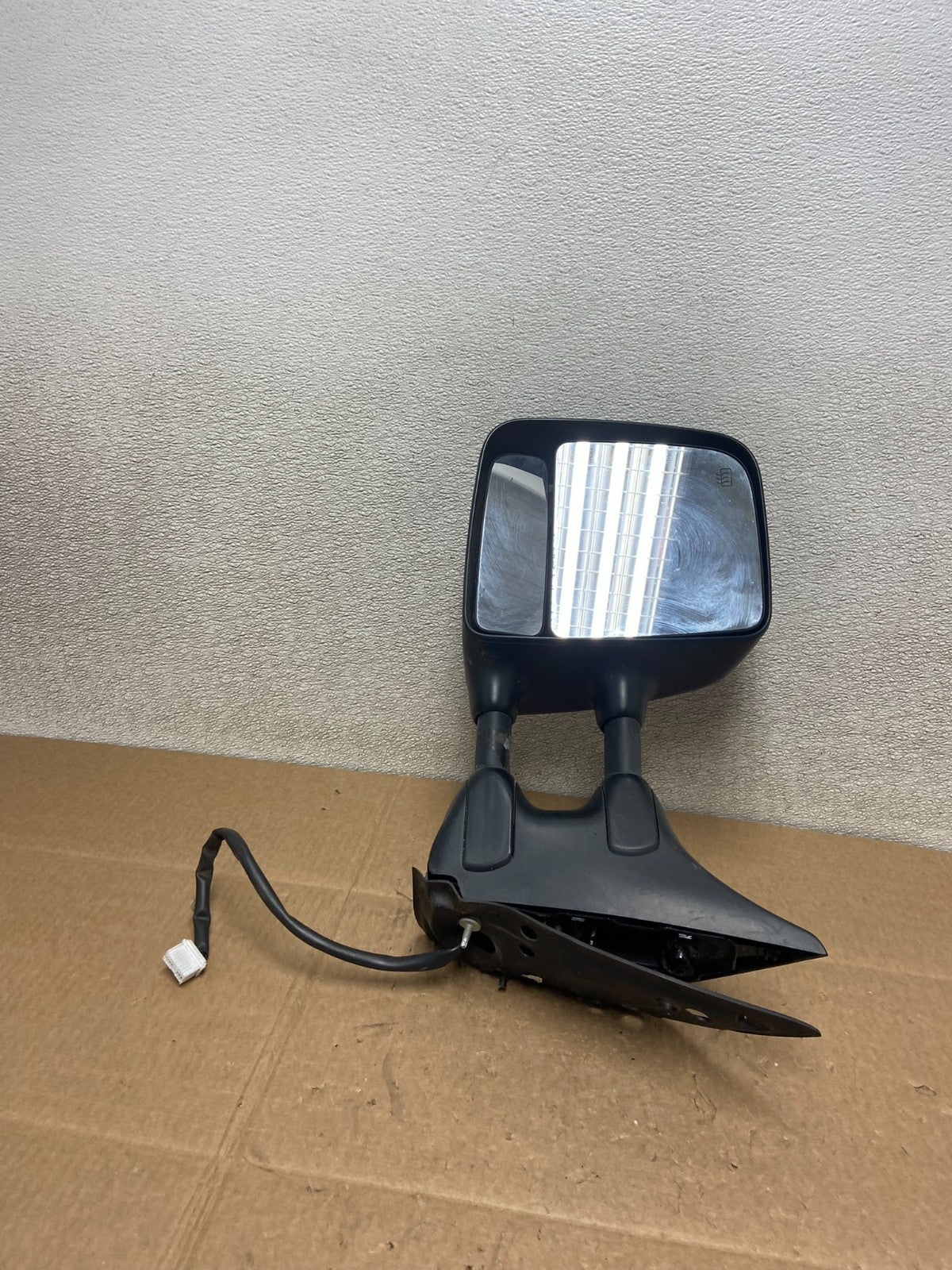 2004 to 2015 Nissan Titan SE Left Driver LH View Door Heated  Mirror Y8686 MS4