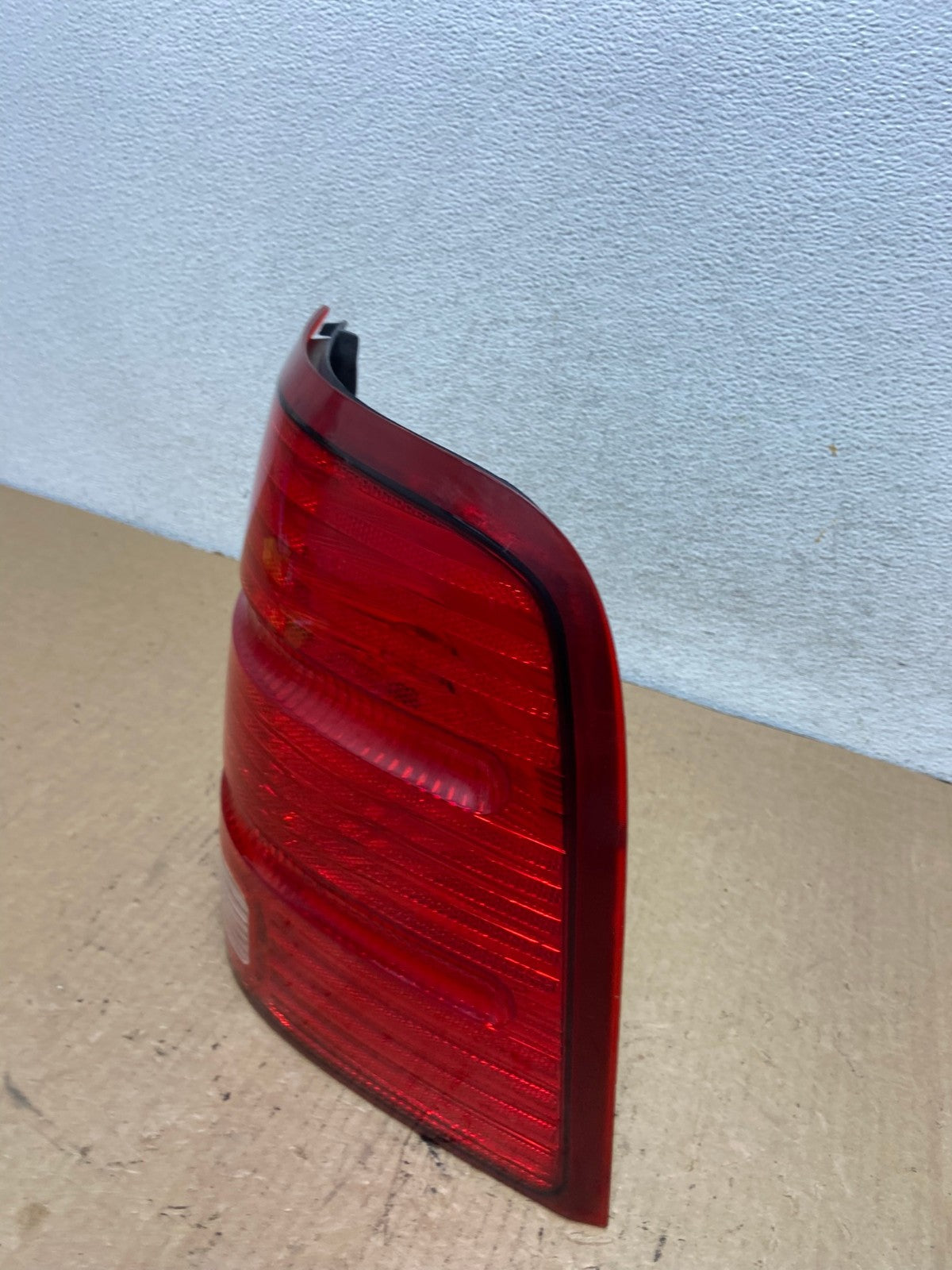 2002 to 2005 Ford Explorer Right Passenger Rh Side Tail light AG2271 LK1