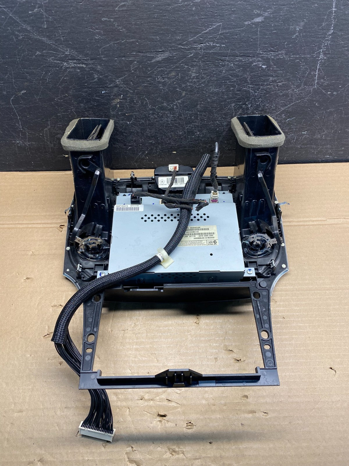 2011-2014 Chrysler 300 Dash A/C Climate Control Screen Radio Bezel AD9527 DG3