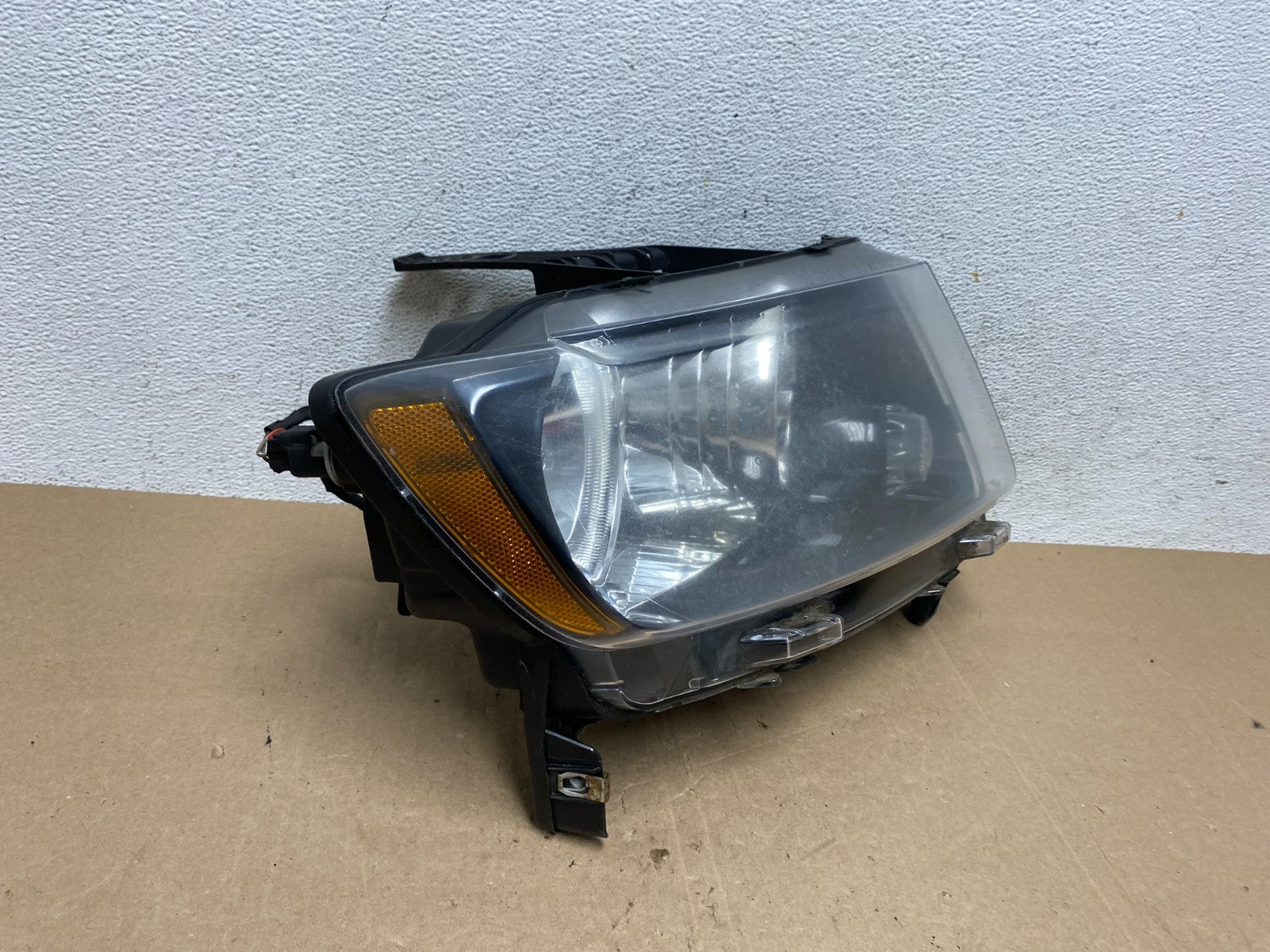 2011-2013 Jeep Grand Cherokee Right Passenger Halogen Headlight AE5080 DW2