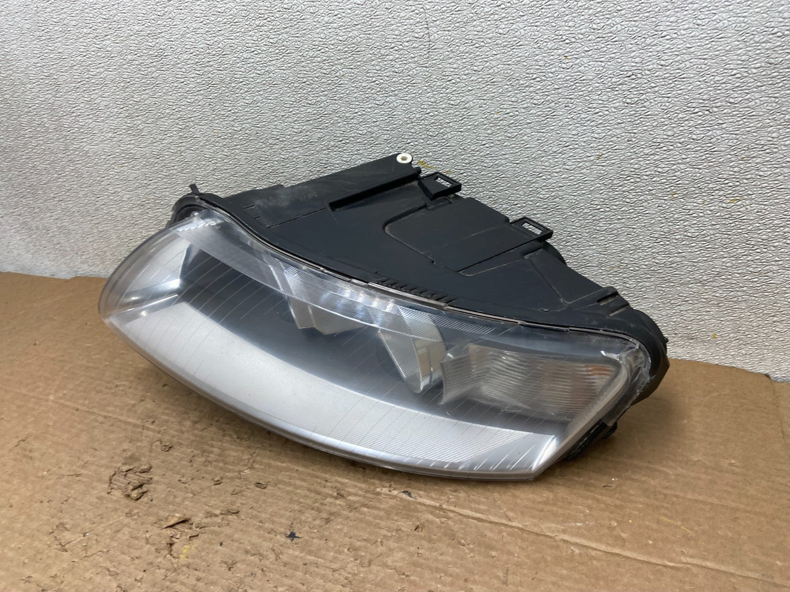 2005 to 2008 Audi A6 Left Driver Side Headlight Halogen Z3604 DW1