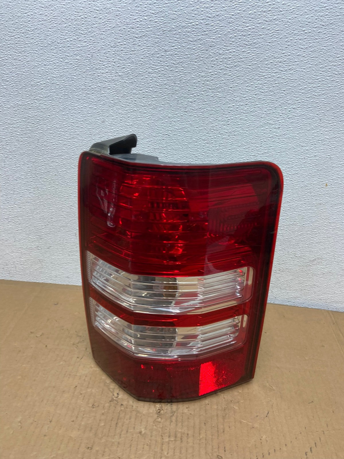 2008 to 2012 Jeep Liberty Right Passenger RH Side Tail Light AD0886 LK0