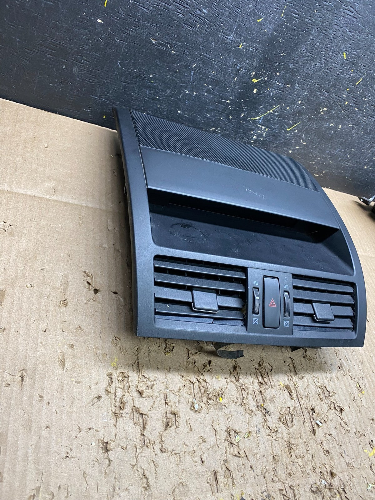 2009 to 2012 Mazda 6 Center Console Dash Dual Air Vent Oem V7437 DG2