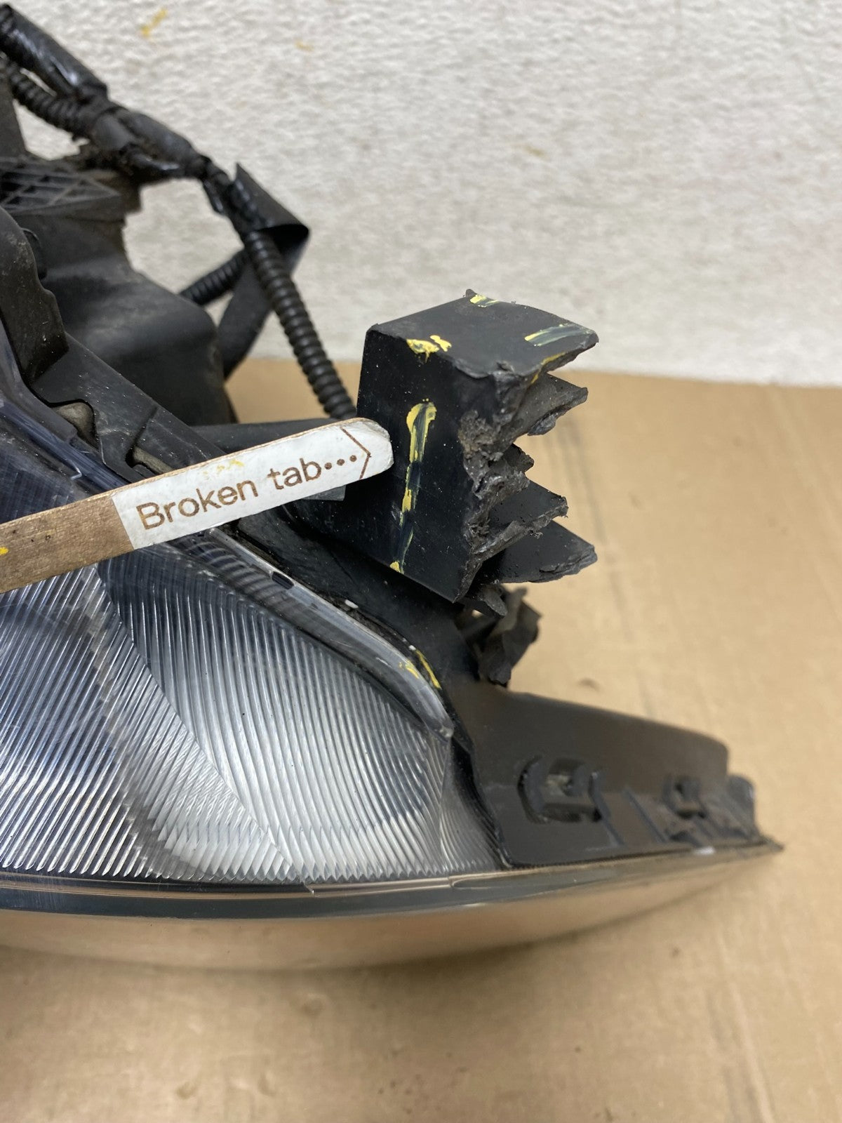 2011 to 2013 Honda Odyssey Front Right Passenger Headlight Halogen AJ2324 DW6
