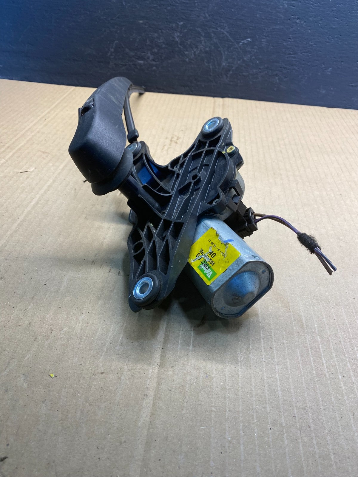 2007 to 2013 BMW X5 E70 Rear Windshield Wiper Motor OEM AC0857  DG4
