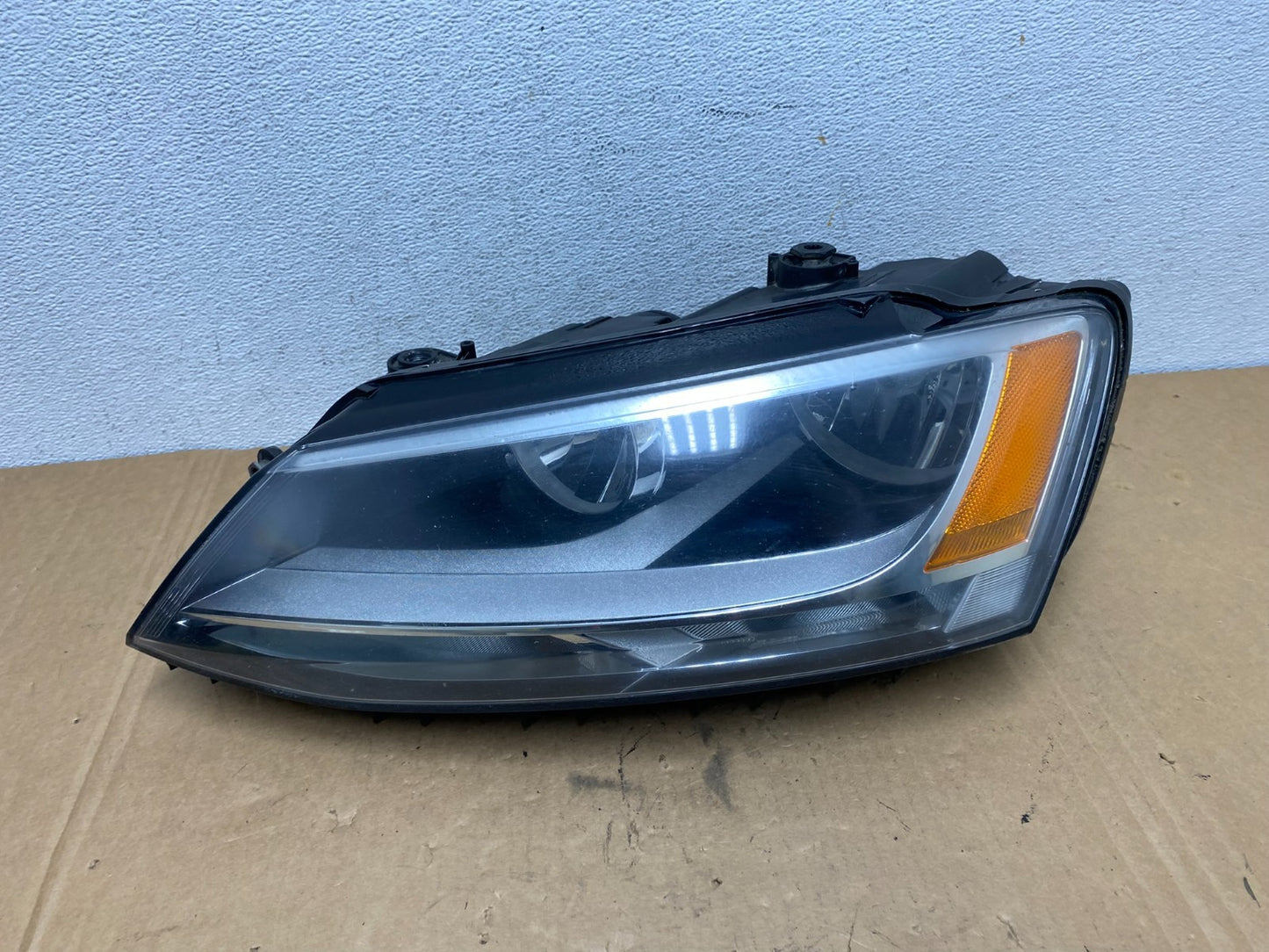 2011 to 2014 Volkswagen Jetta Left Driver LH Headlight Halogen AD2748 DW0
