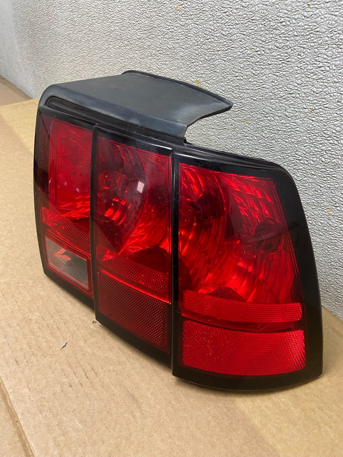 1999-2004 Ford Mustang Right Passenger Rh Side Tail Light OEM AB2586 DW1