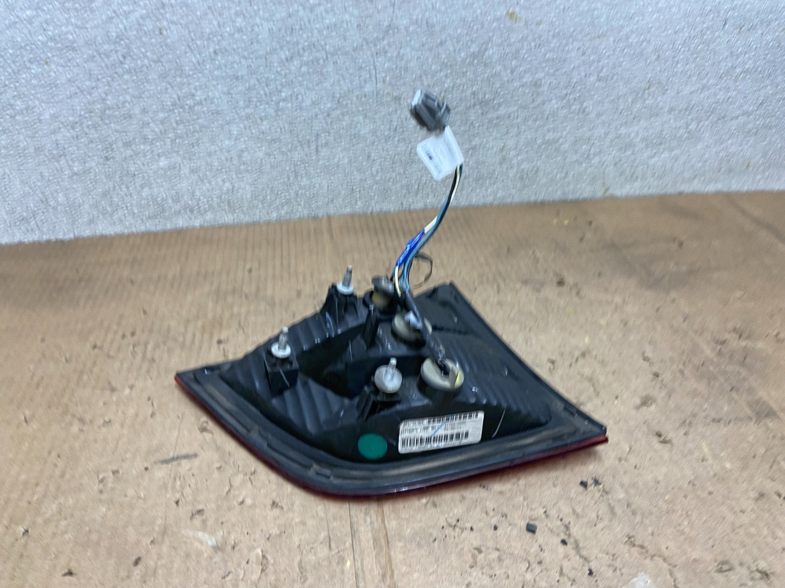 2009-2014 Volkswagen Routan Right Passenger Rh Side Inner Tail Light AA7029 LK3