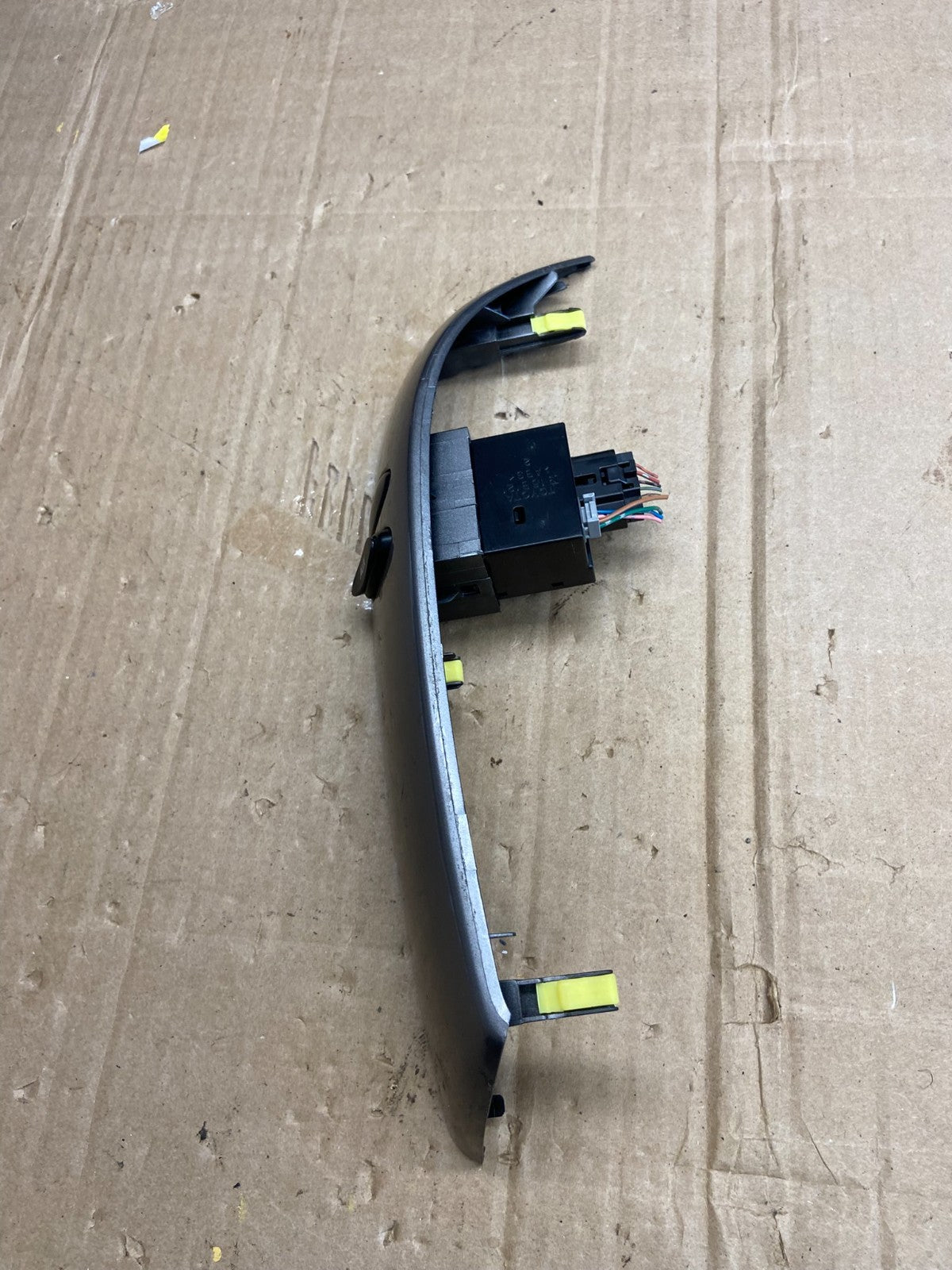 2004 to 2010 Toyota Sienna Right Side Radio Switches Bezel Trim ad7237 DG1