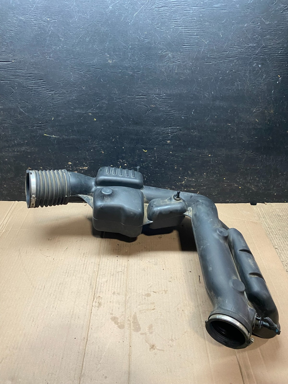 2011 - 2013 Dodge Durango 3.6L Resonator Air Intake Tube OEM V9750 DG1