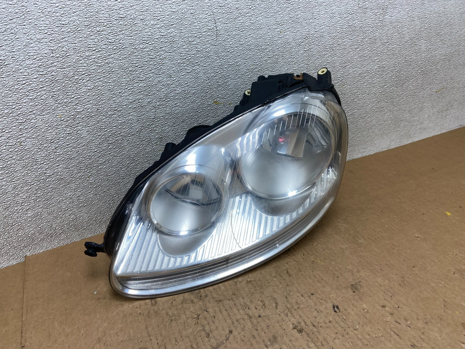 2005 to 2010 Volkswagen Jetta Left Driver LH Side Headlight Halogen Z7875 DW2