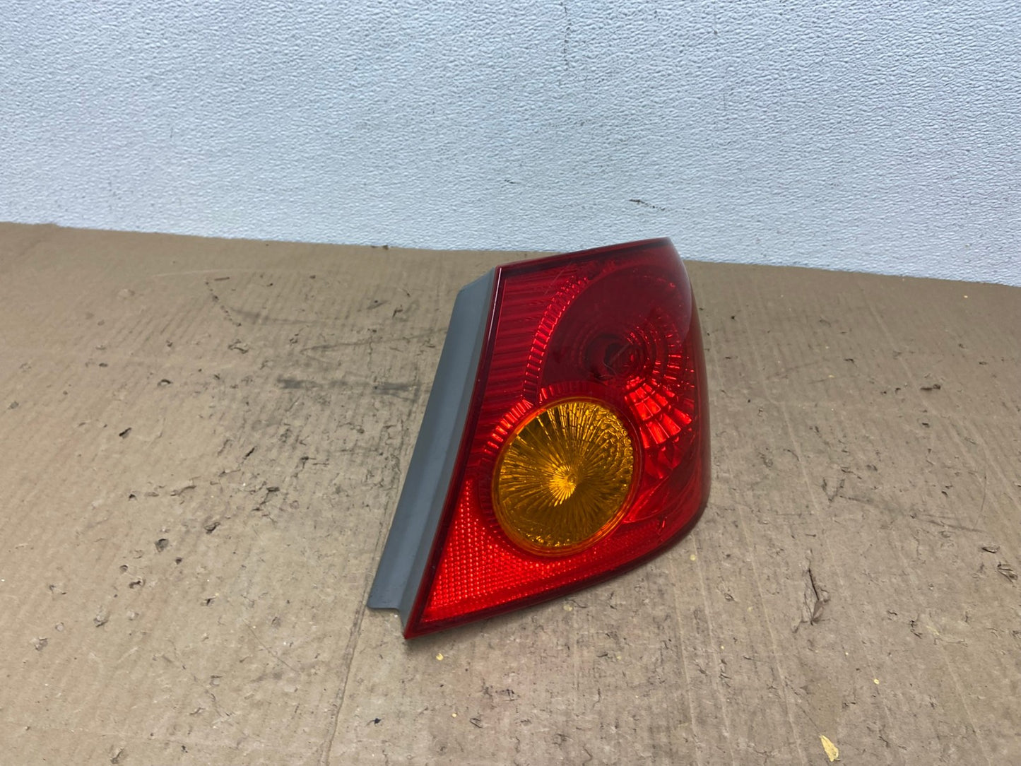 2003 to 2005 Toyota Corolla Right Passenger RH Side Tail Light Oem AC0072 LK2