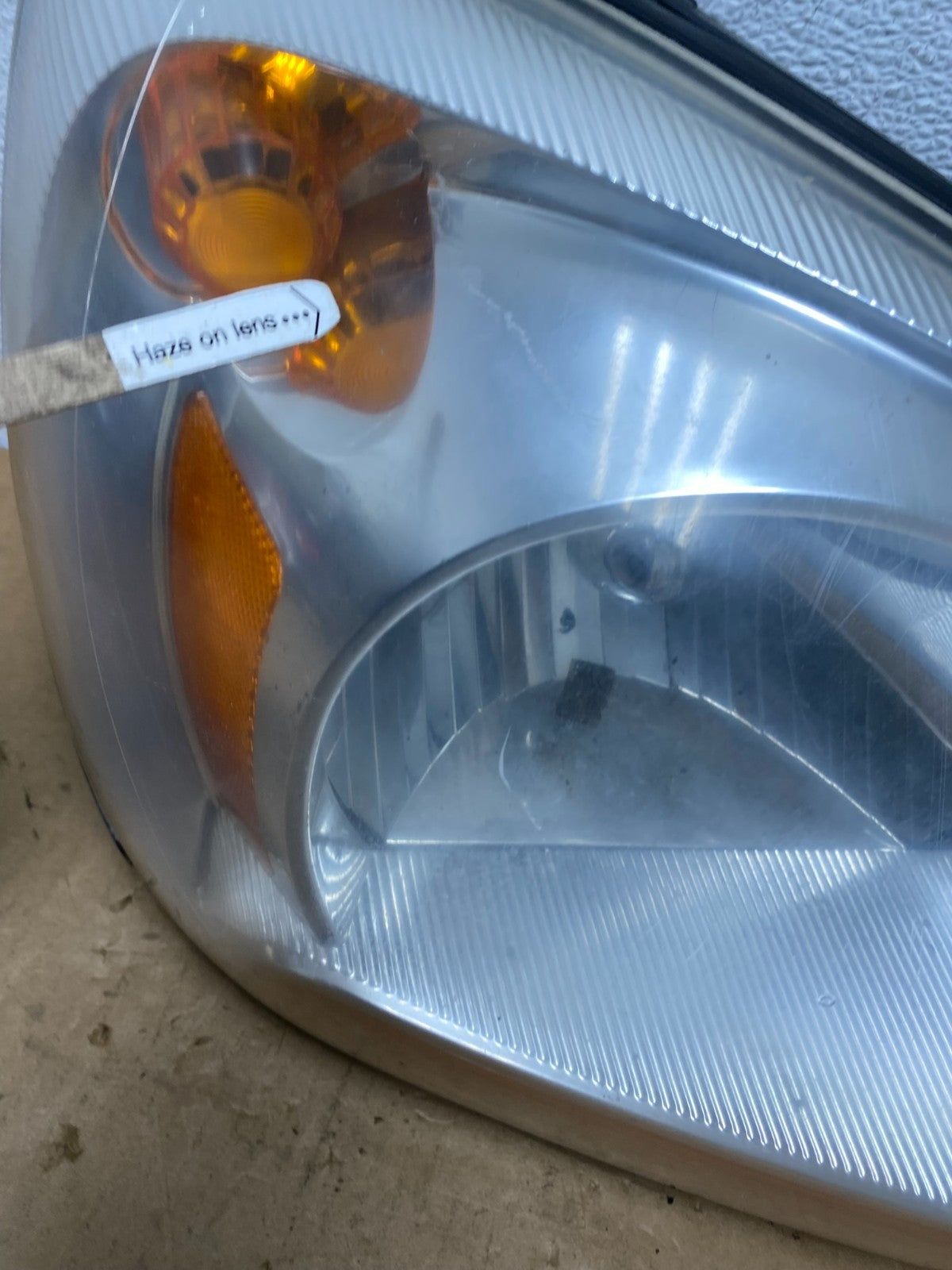 2005 to 2006 Kia Sportage Right Passenger RH Halogen Headlight AD2797 DW4