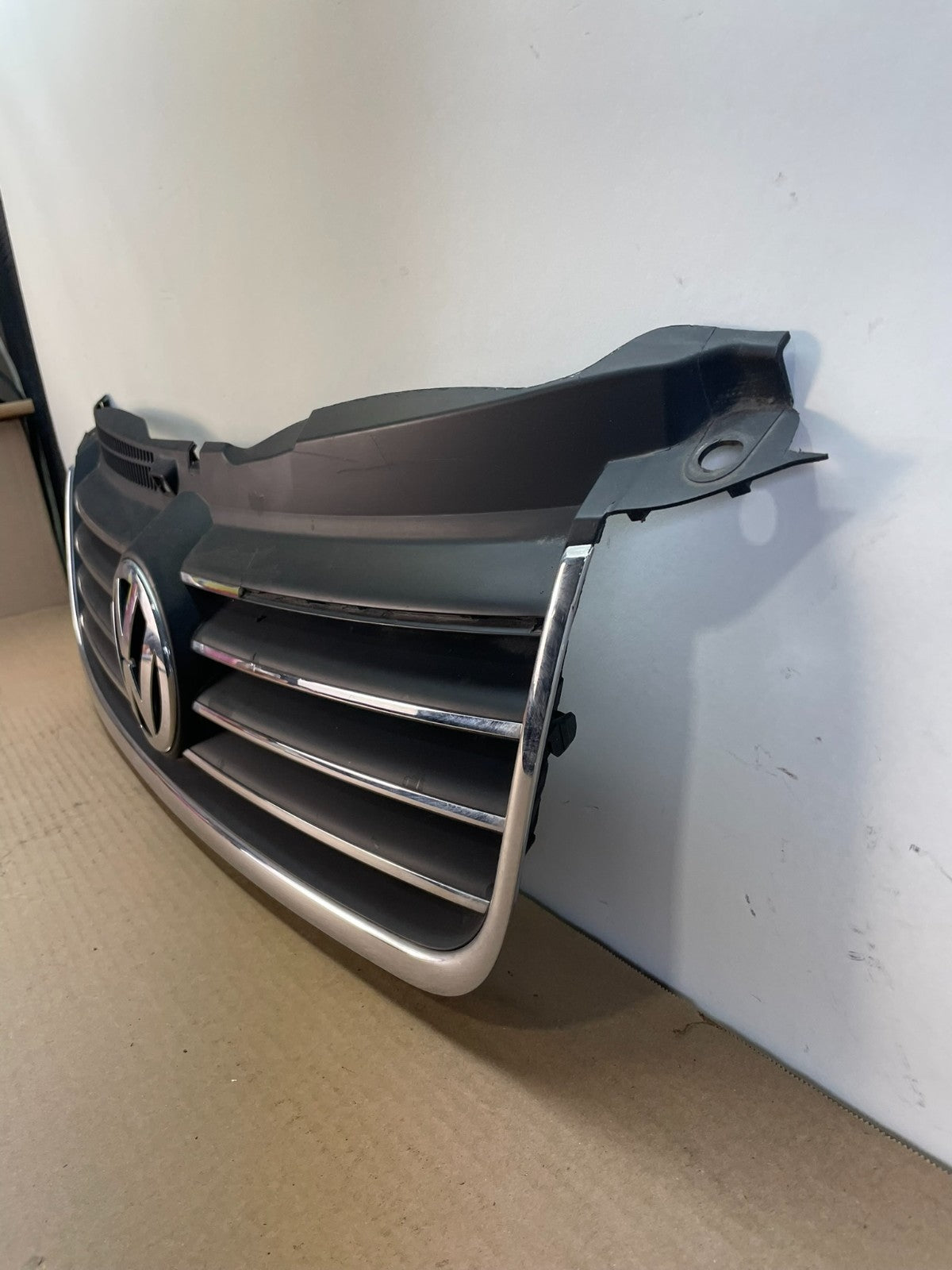 2001 to 2005 Volkswagen Passat Front Upper Grill Grille af8491 DG1