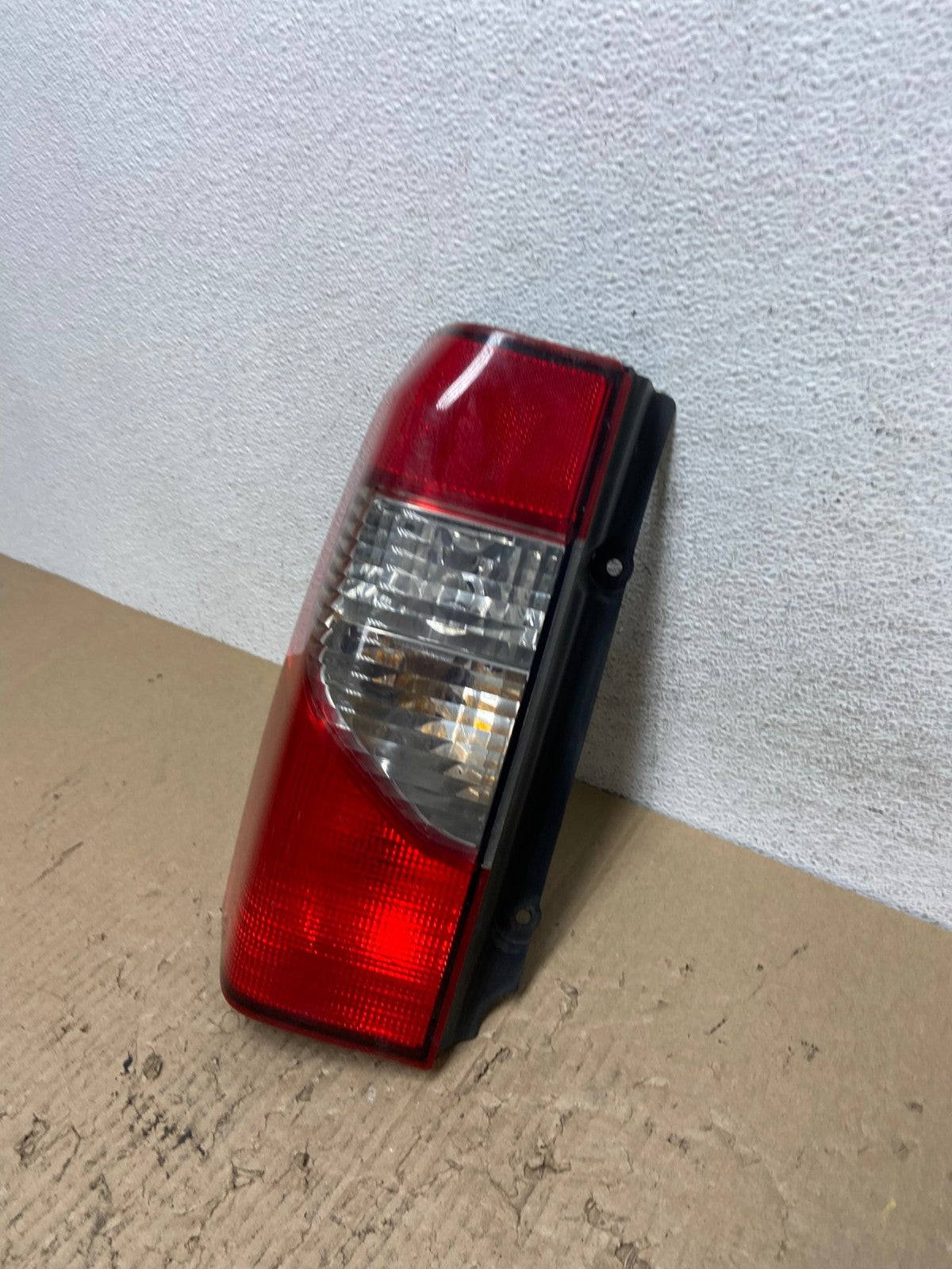 2002 2003 2004 Nissan Xterra Left Driver Side Tail Light AF2969 LK1
