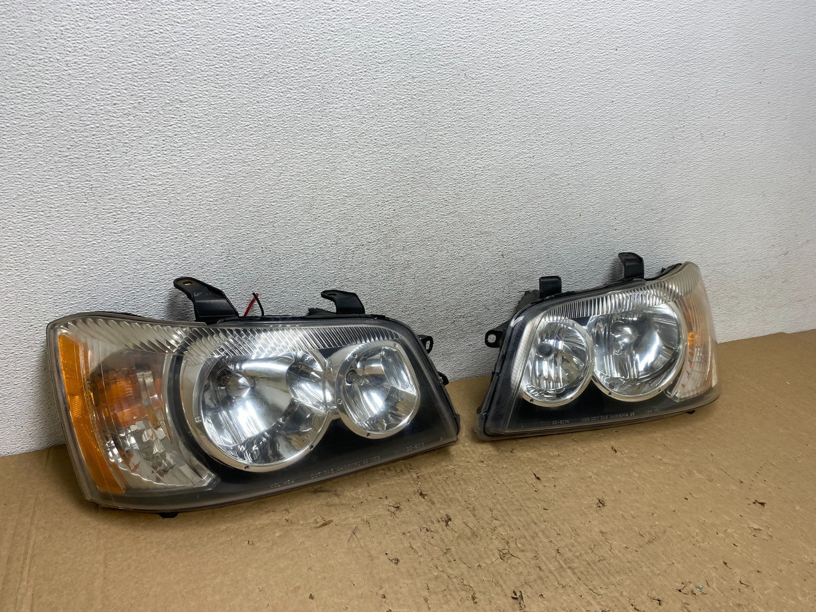 2001 2002 2003 Toyota Highlander Headlights Left+Right Side AF8195 DW2