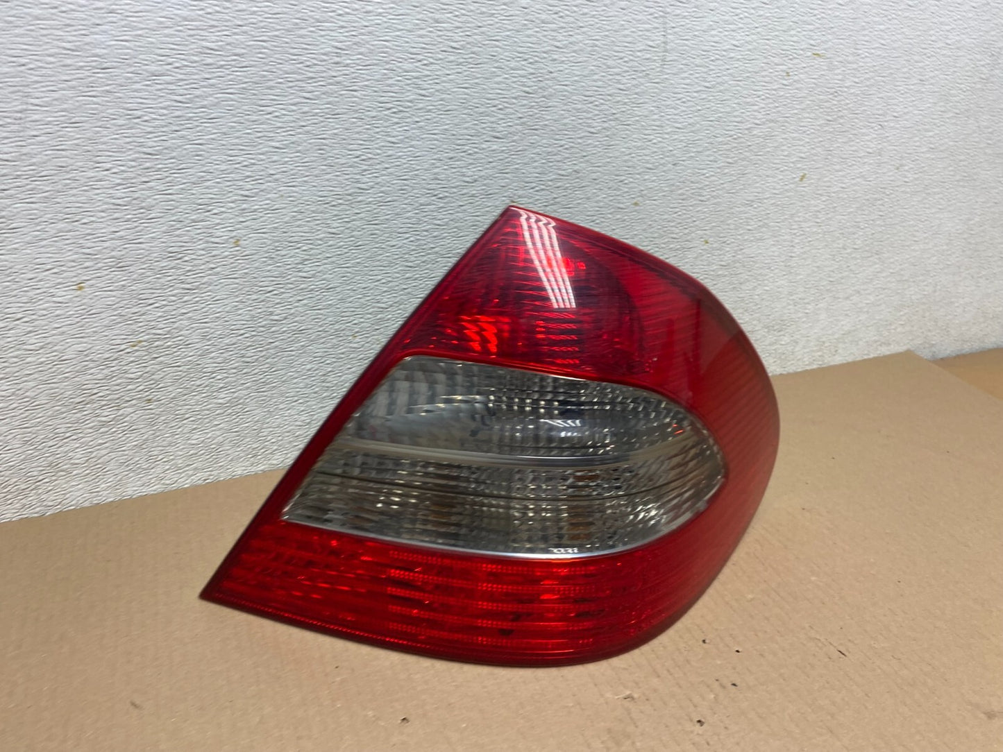 2007 - 2009 Mercedes E E320 E500 Sedan Right Passenger Tail Light M7847 DW2