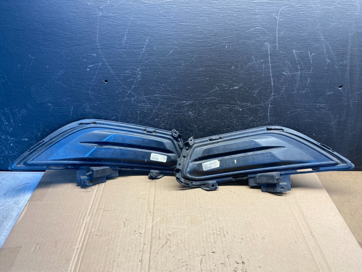 2013-2016 Ford Fusion Front Bumper Left+Right Set Fog Light Bezel Trim ae2343 DG4