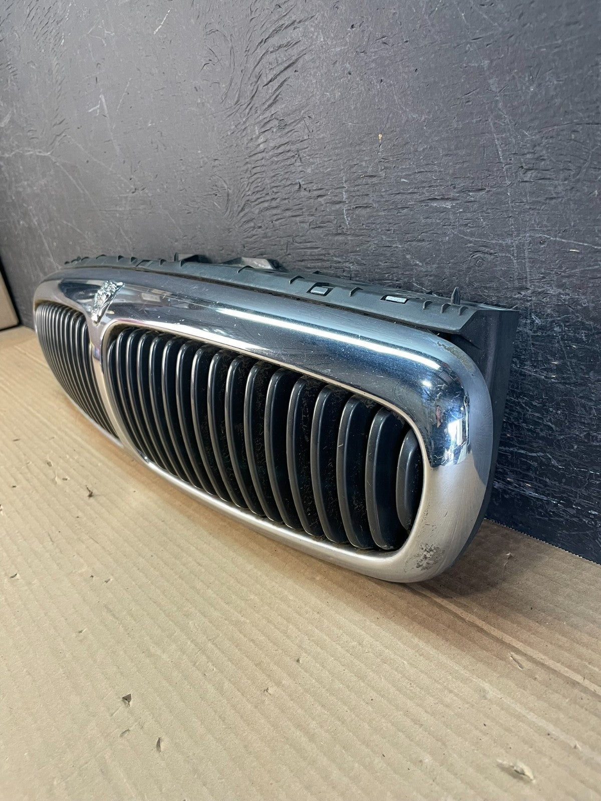 2002 to 2008 Jaguar X-Type Front Upper Grille Grill AF3325 DG1