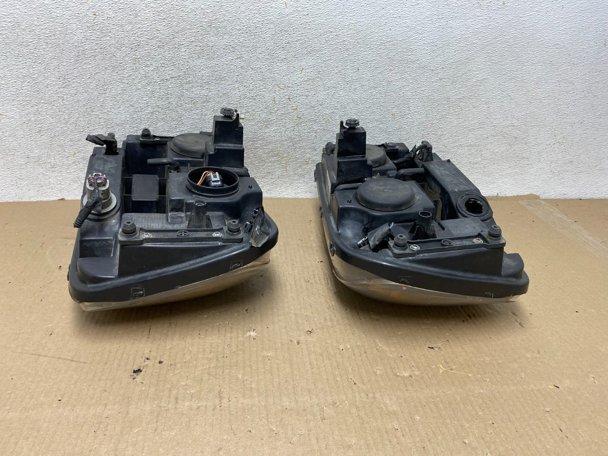 2006 - 2009 Chevrolet Trailblazer Left+Right Headlights Flush Half Bar AH5815 DW12