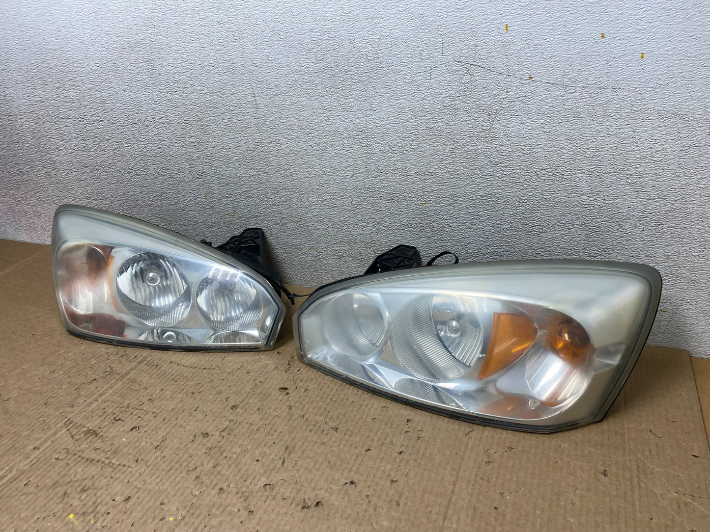2004 to 2007 Chevrolet Malibu Left+Right Set Headlights W5304 DW1