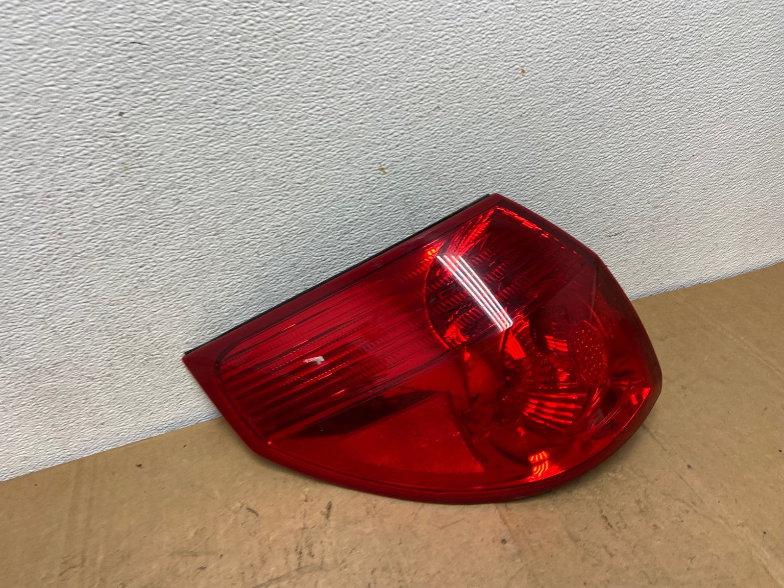 2006 to 2010 Toyota Sienna Left Driver LH Side Tail Light AD0683 LK2