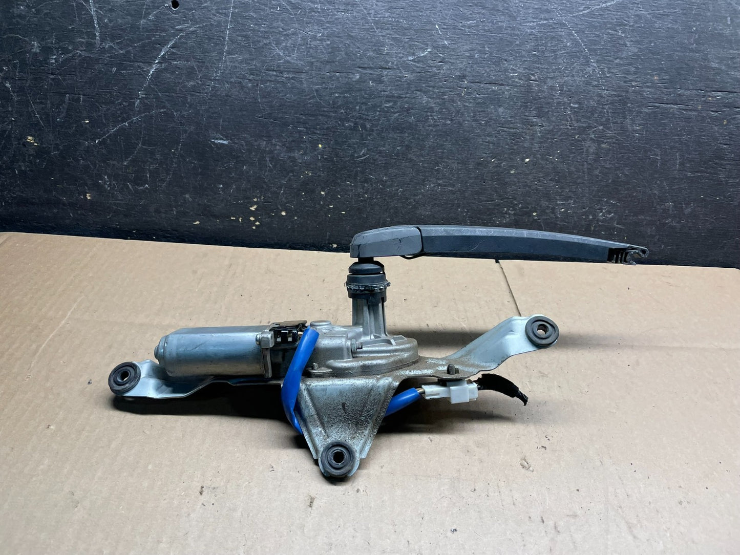 2007 - 2011 Hyundai Accent Rear Glass Windshield Wiper Motor V9070 DG1