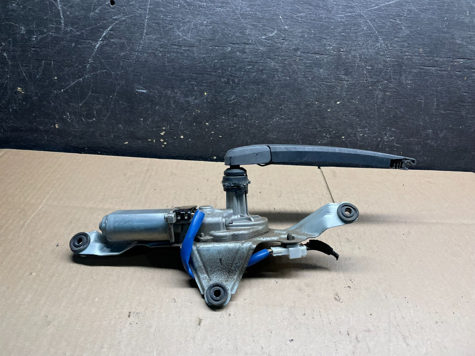 2007 - 2011 Hyundai Accent Rear Glass Windshield Wiper Motor V9070 DG1