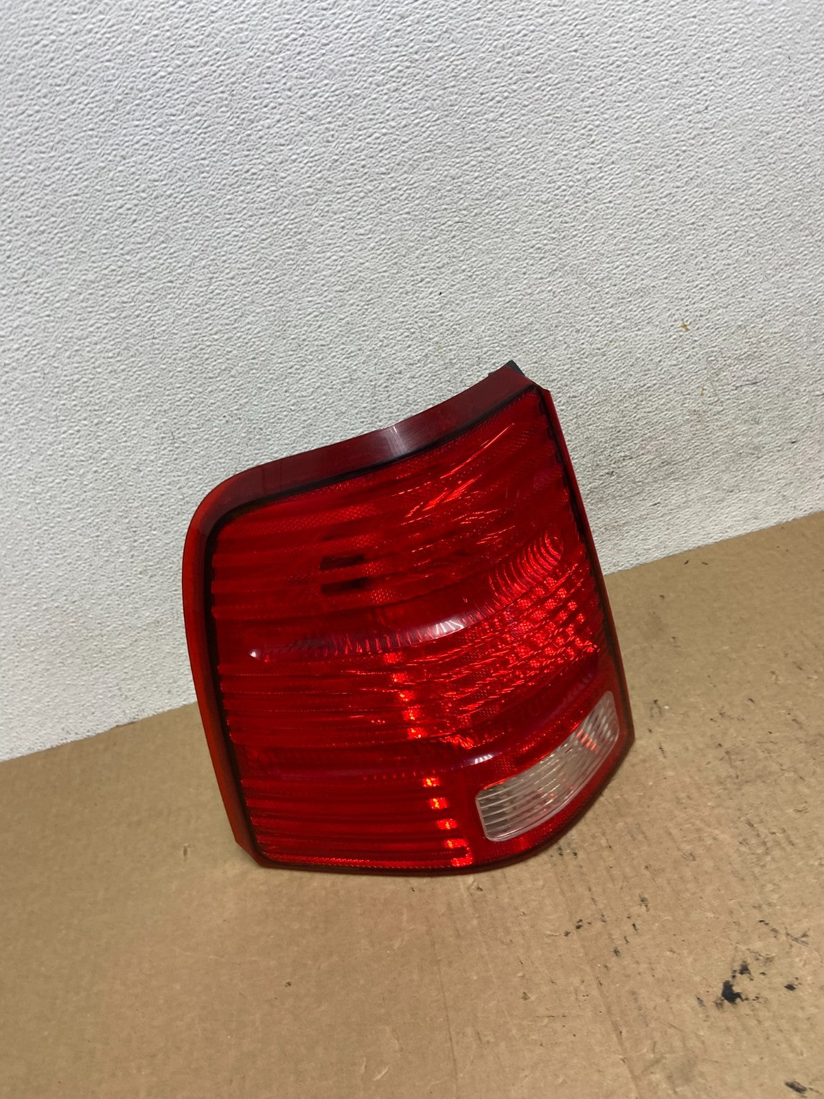 2002 to 2005 Ford Explorer Left Driver Lh Side Tail light AF9740 DW2